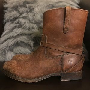 Frye Lindsay Plate Short Boots